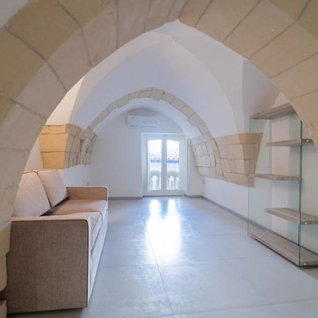 Dimora Barocca Luxury Suites Lecce Bagian luar foto