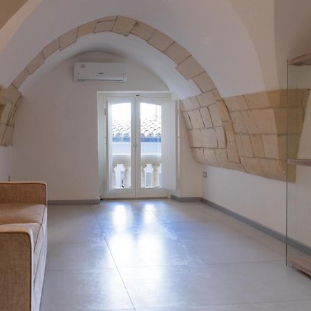 Dimora Barocca Luxury Suites Lecce Bagian luar foto