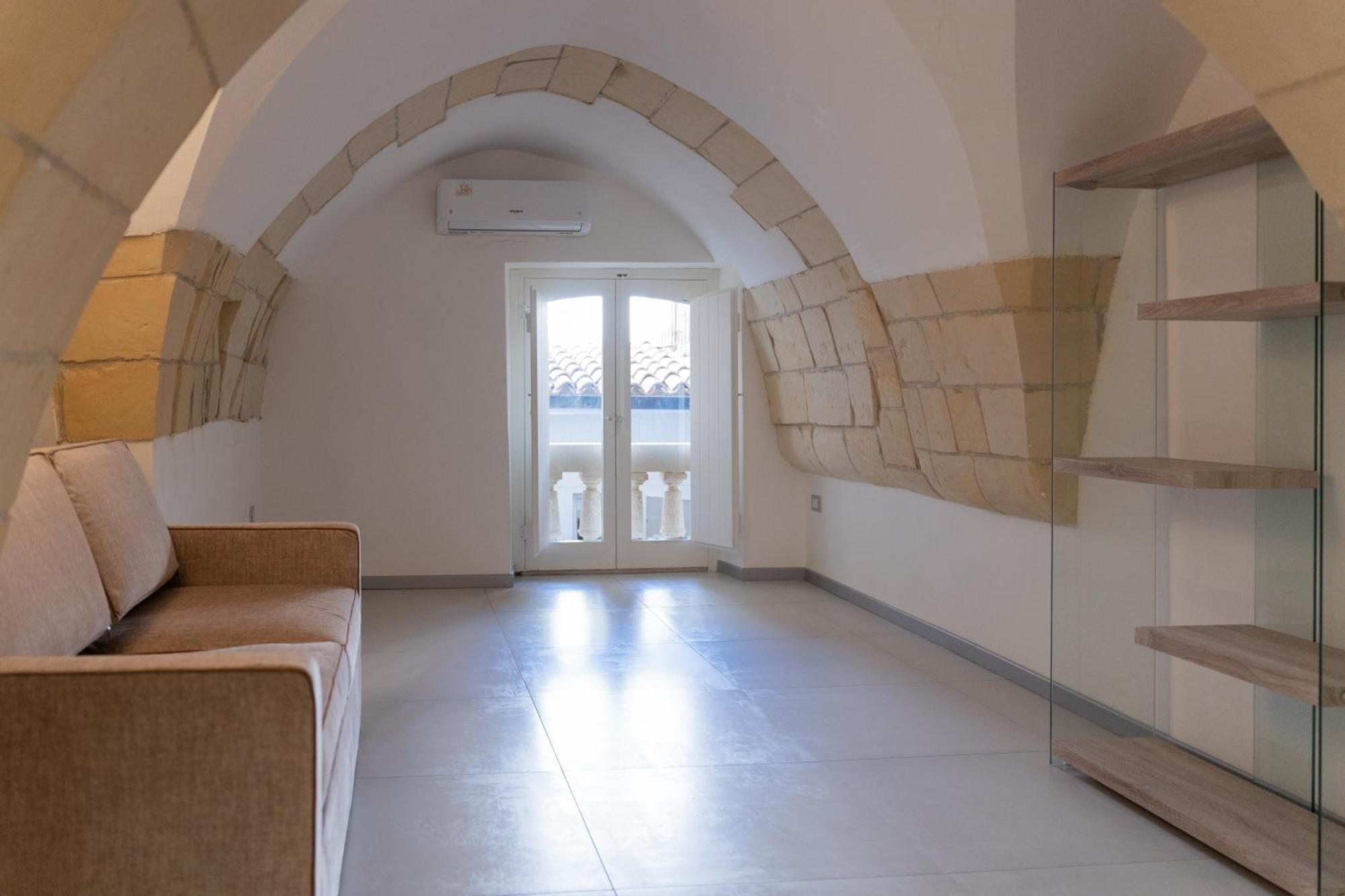 Dimora Barocca Luxury Suites Lecce Bagian luar foto
