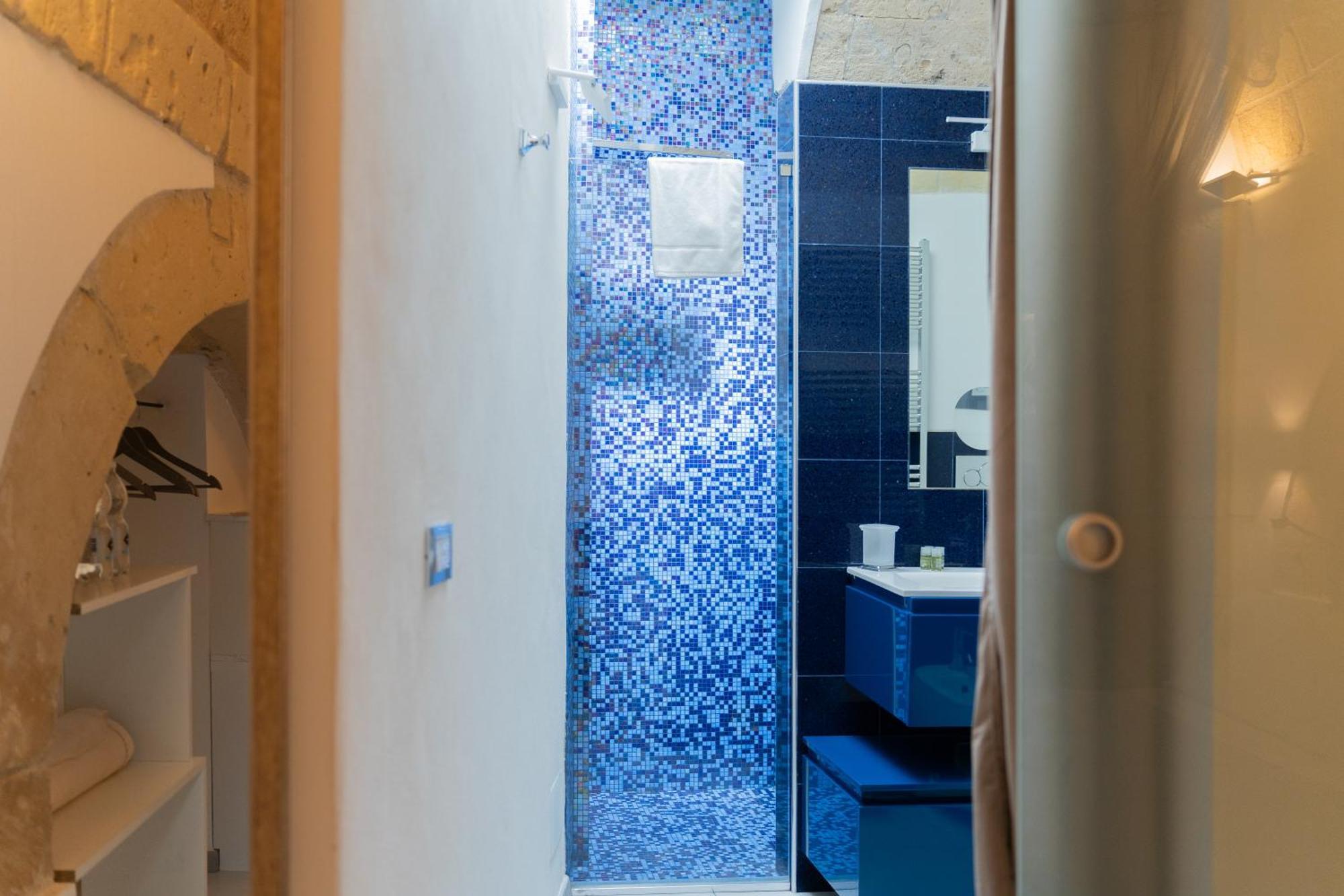 Dimora Barocca Luxury Suites Lecce Bagian luar foto