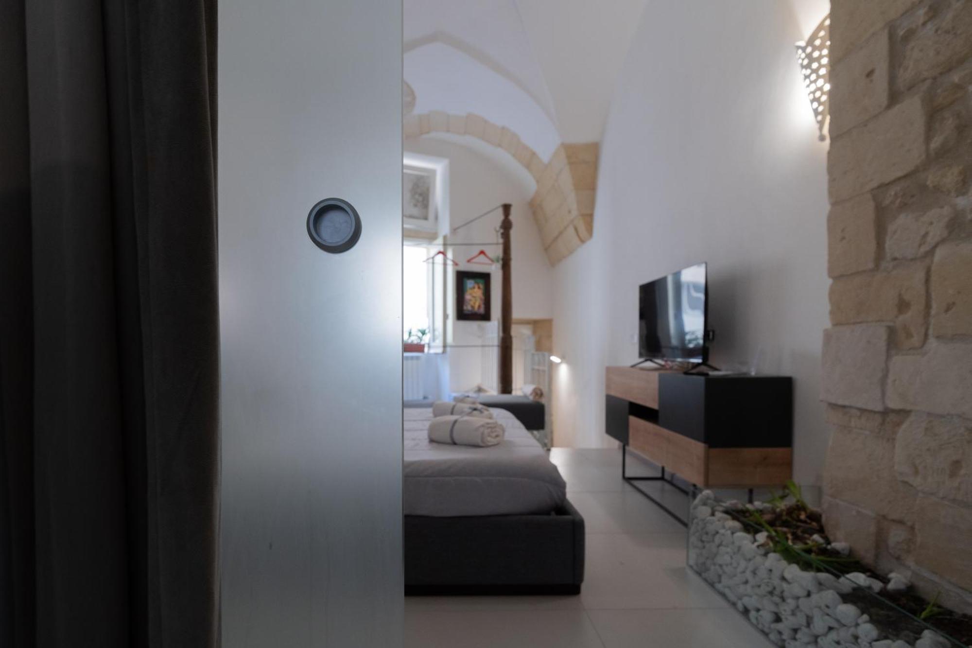 Dimora Barocca Luxury Suites Lecce Bagian luar foto