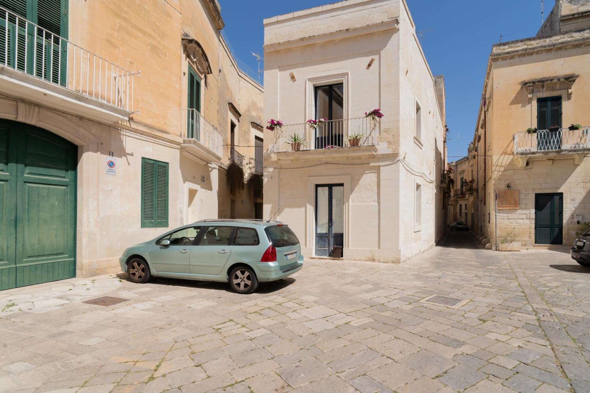 Dimora Barocca Luxury Suites Lecce Bagian luar foto