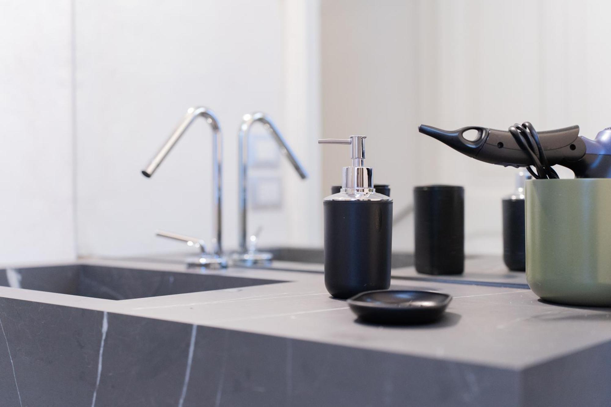 Dimora Barocca Luxury Suites Lecce Bagian luar foto