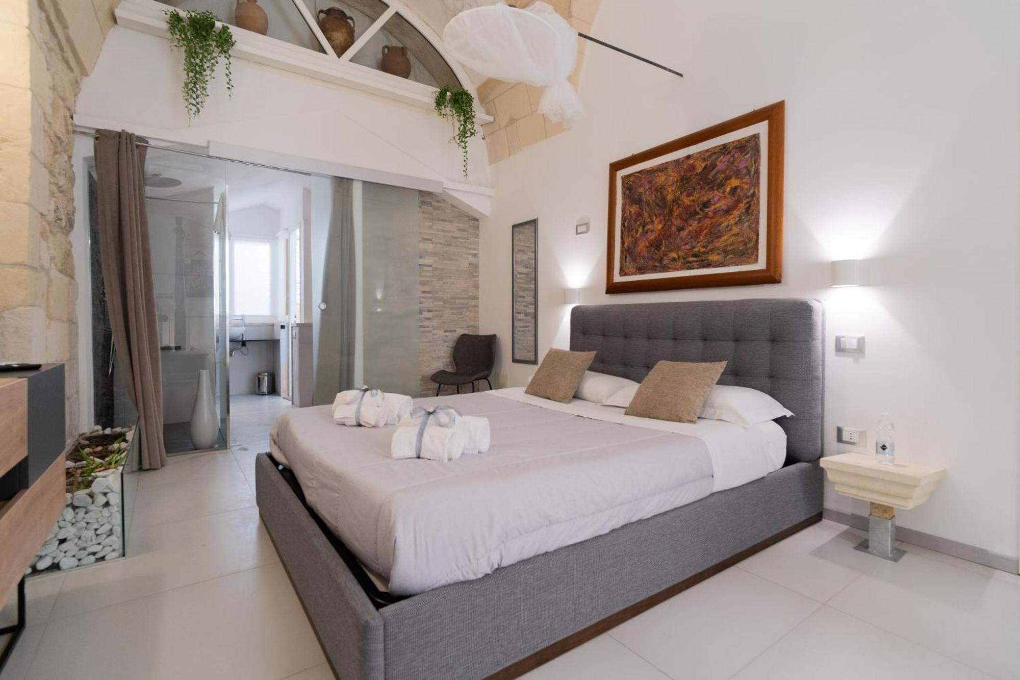 Dimora Barocca Luxury Suites Lecce Bagian luar foto