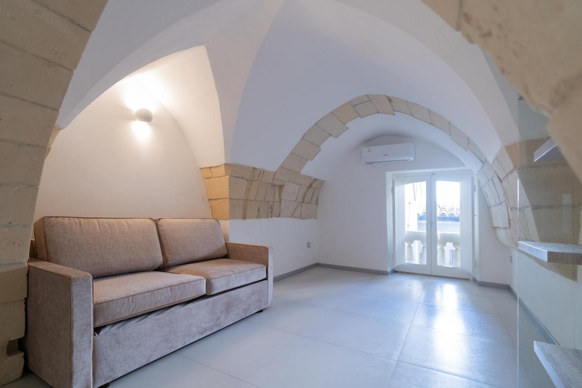 Dimora Barocca Luxury Suites Lecce Bagian luar foto