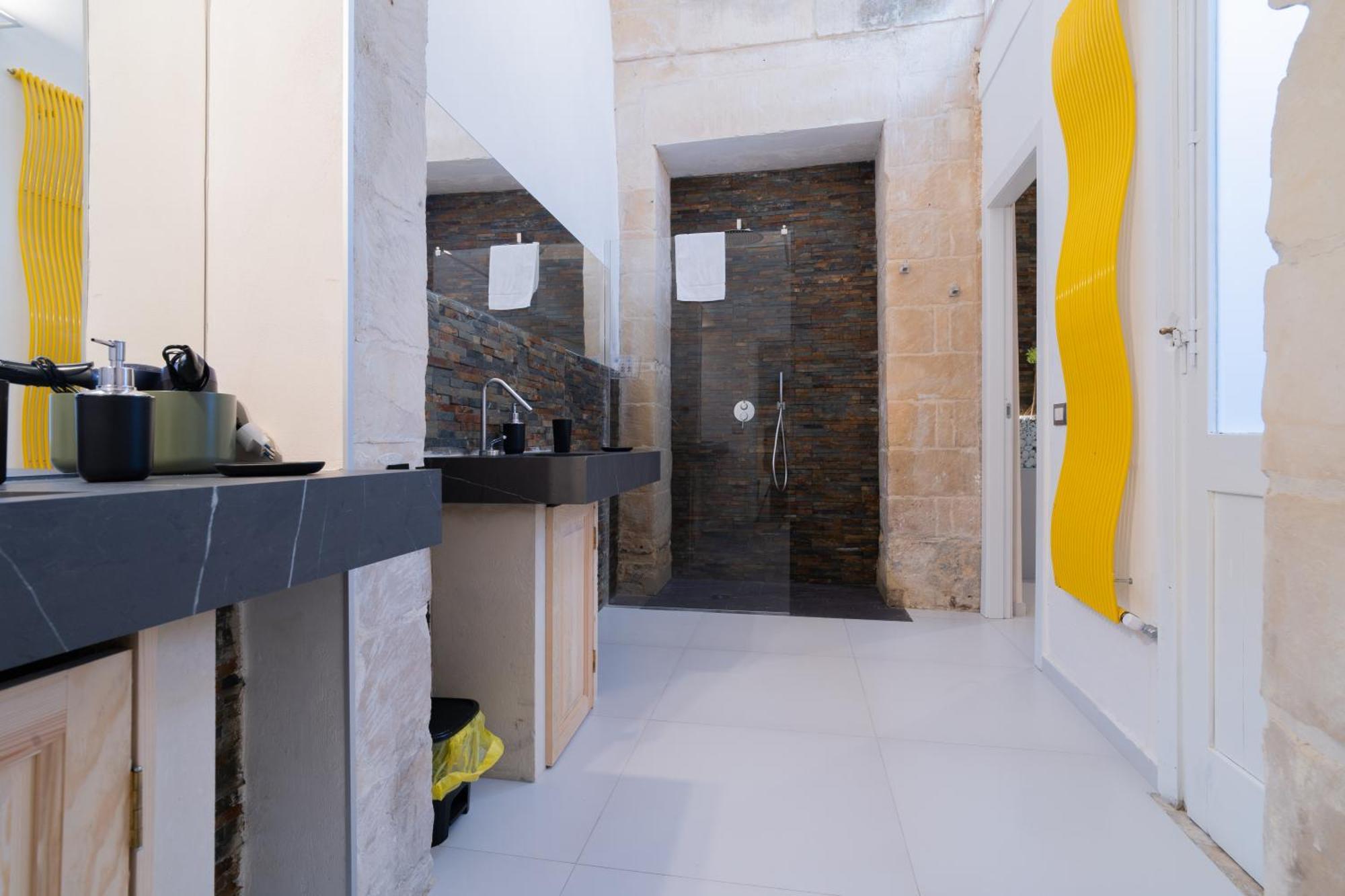 Dimora Barocca Luxury Suites Lecce Bagian luar foto