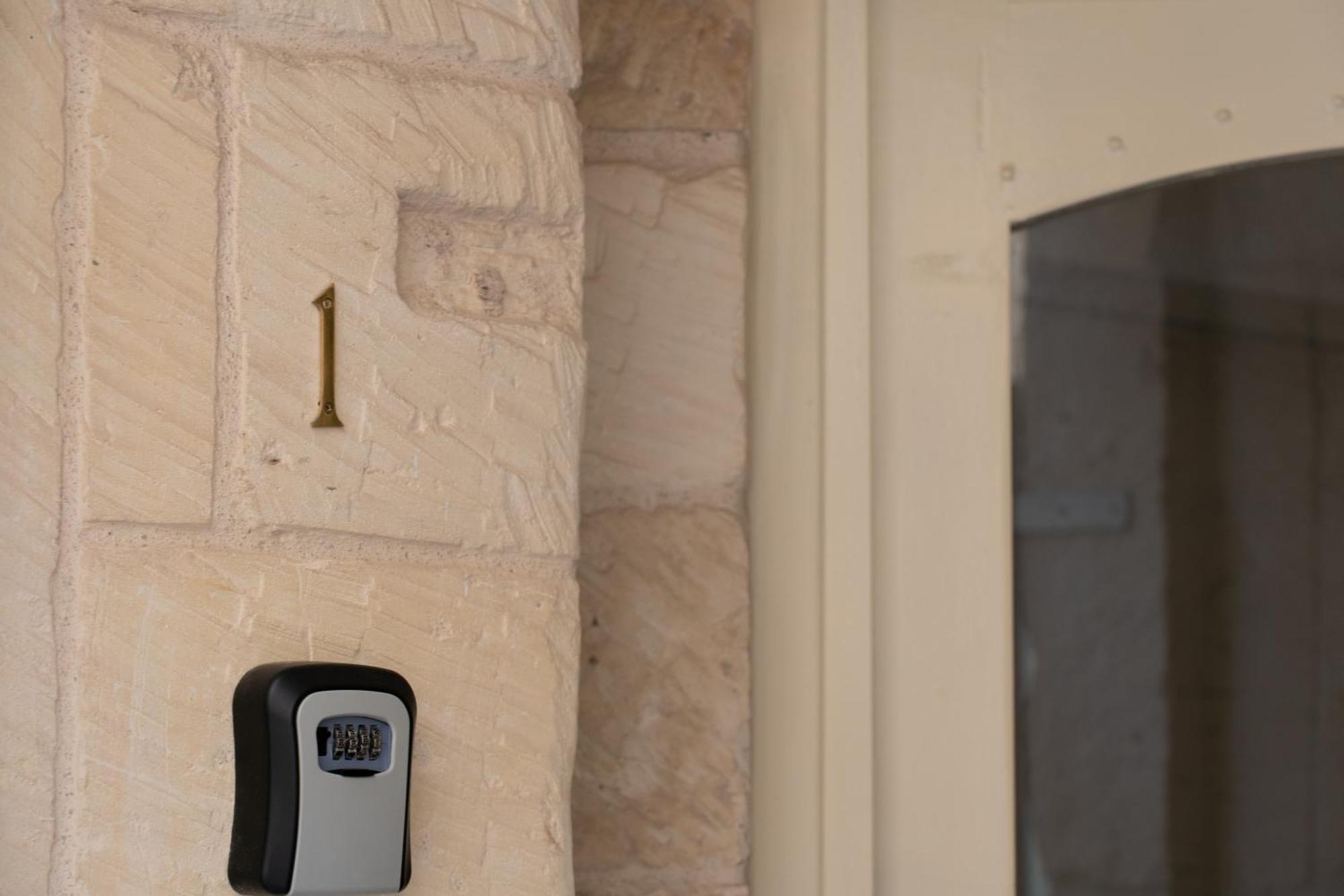 Dimora Barocca Luxury Suites Lecce Bagian luar foto