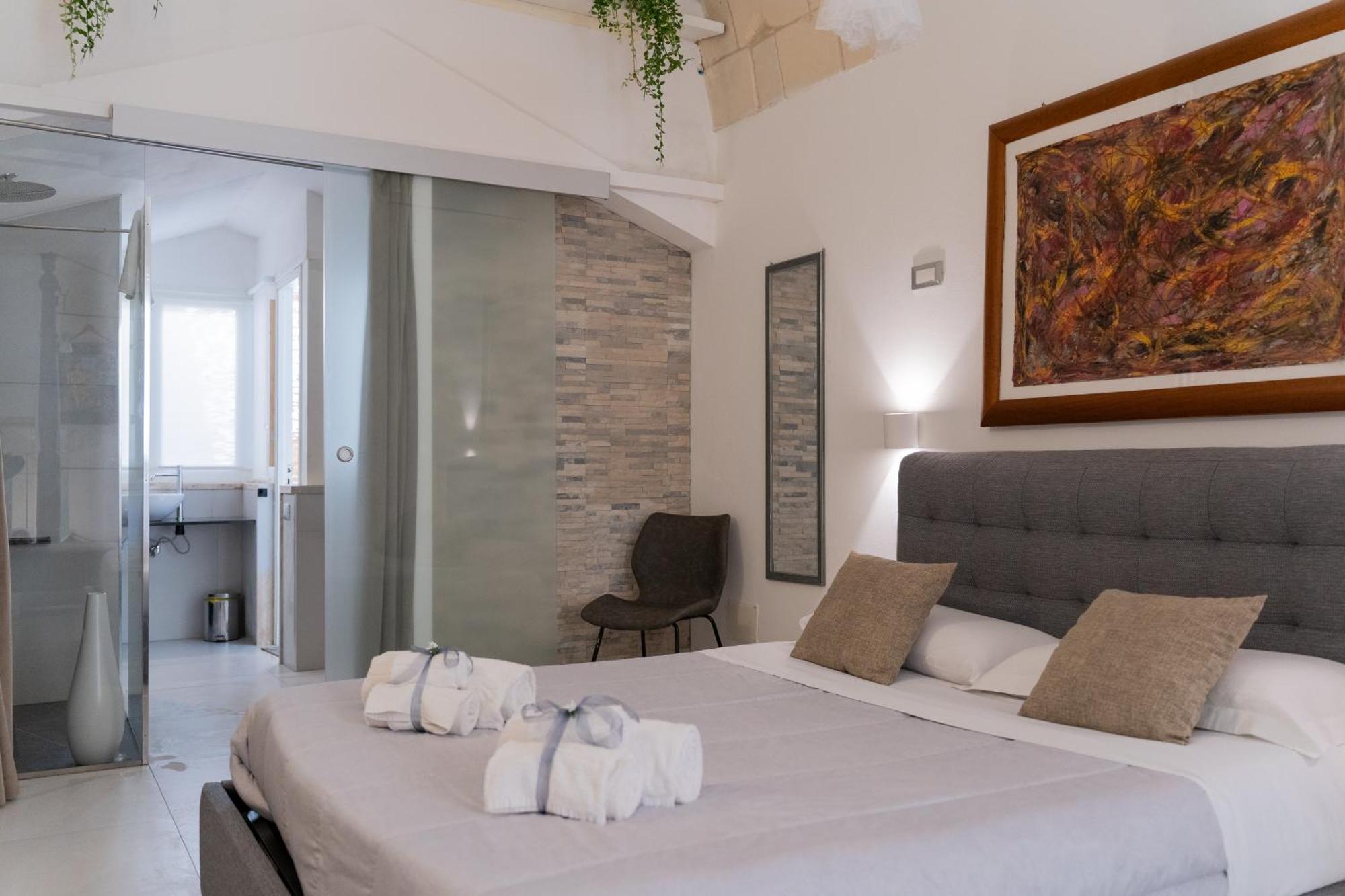 Dimora Barocca Luxury Suites Lecce Bagian luar foto