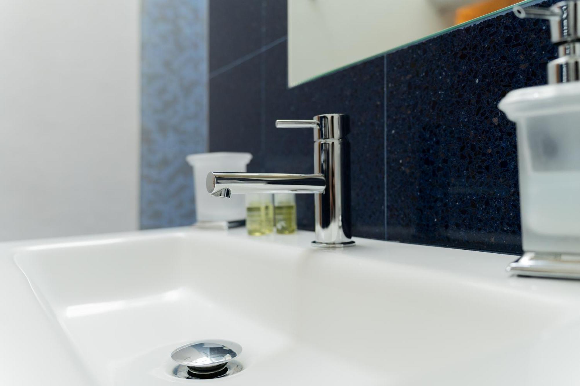 Dimora Barocca Luxury Suites Lecce Bagian luar foto