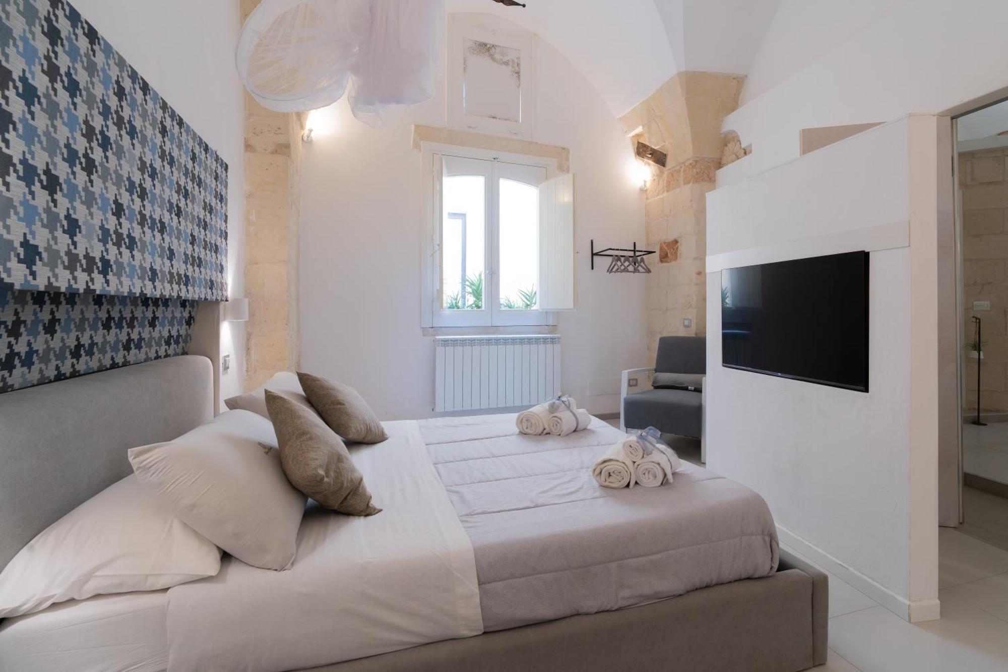 Dimora Barocca Luxury Suites Lecce Bagian luar foto