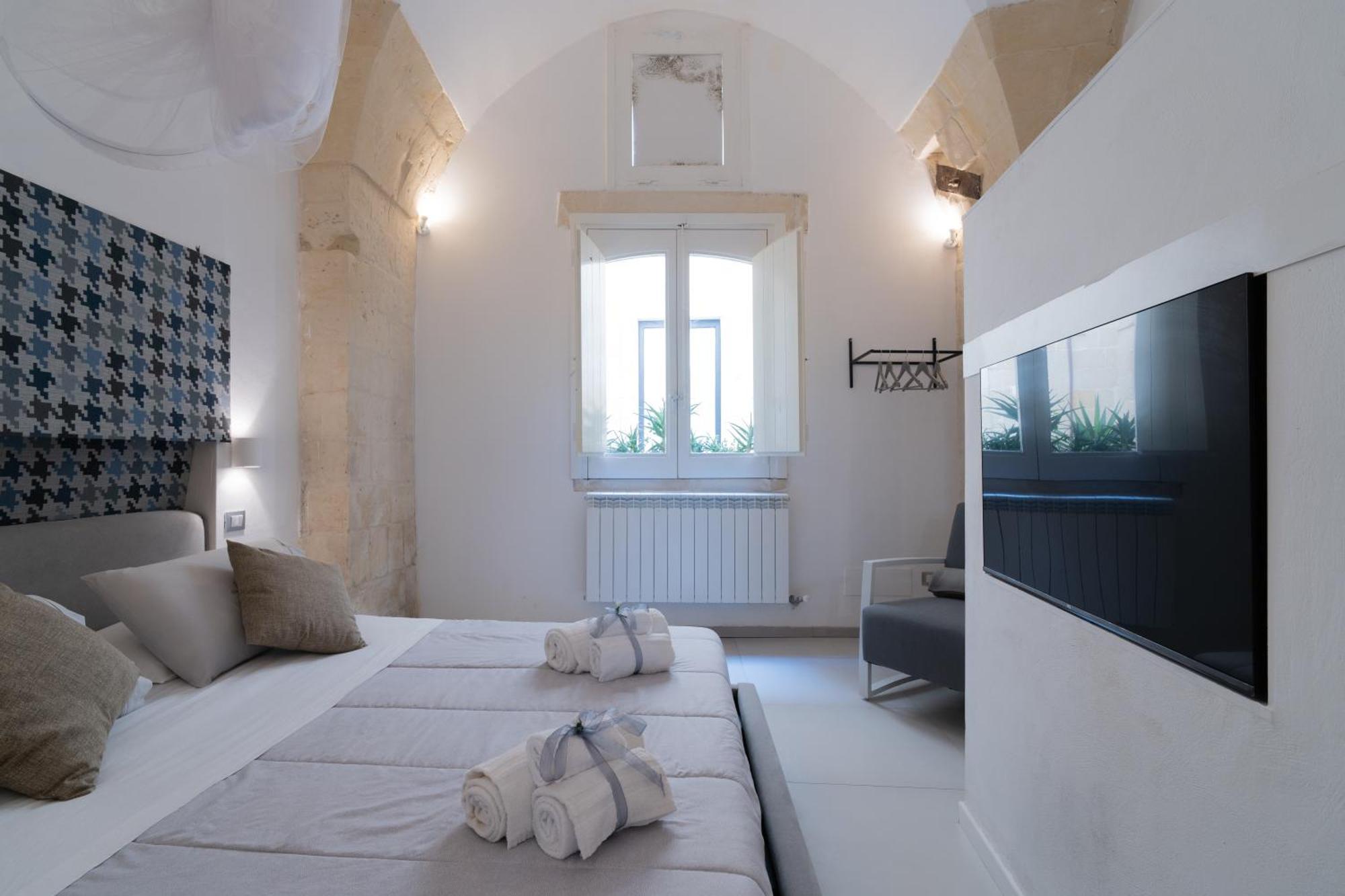 Dimora Barocca Luxury Suites Lecce Bagian luar foto