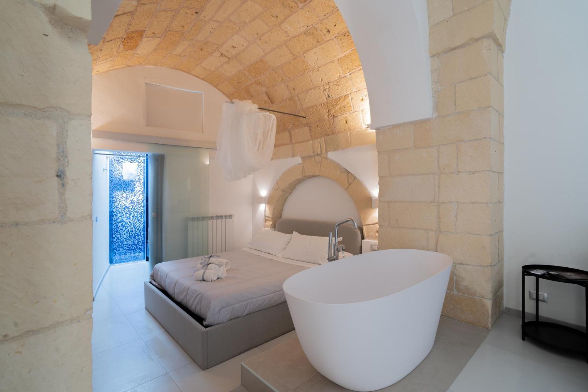 Dimora Barocca Luxury Suites Lecce Bagian luar foto