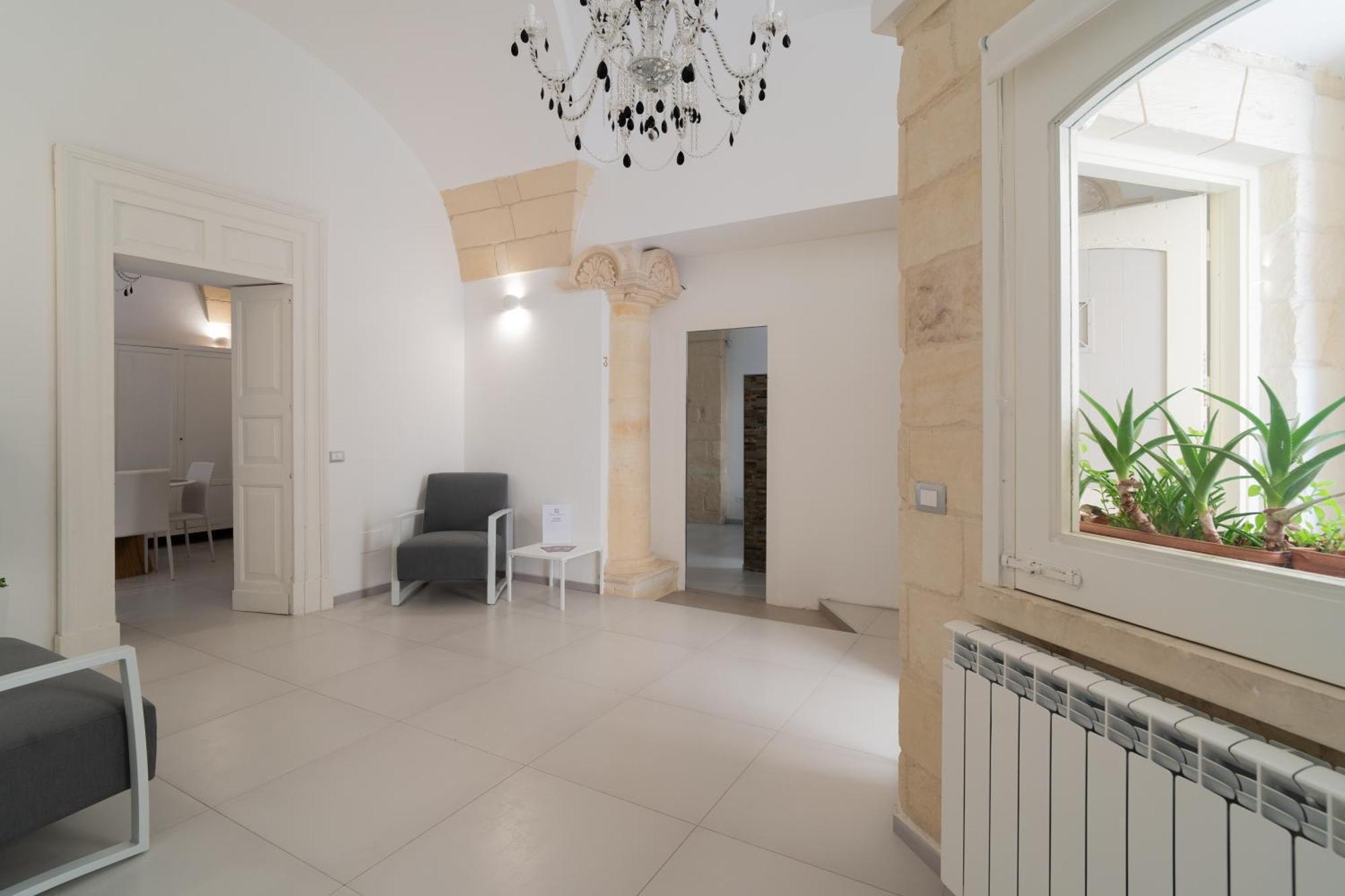 Dimora Barocca Luxury Suites Lecce Bagian luar foto