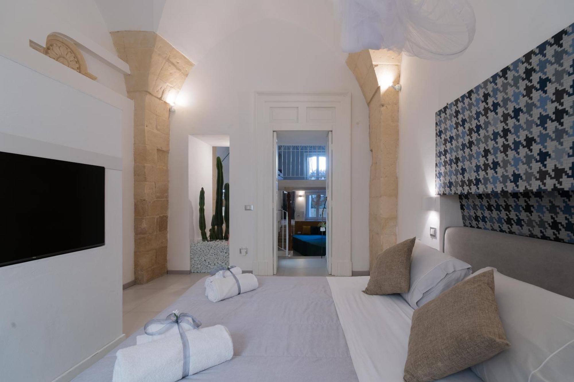 Dimora Barocca Luxury Suites Lecce Bagian luar foto