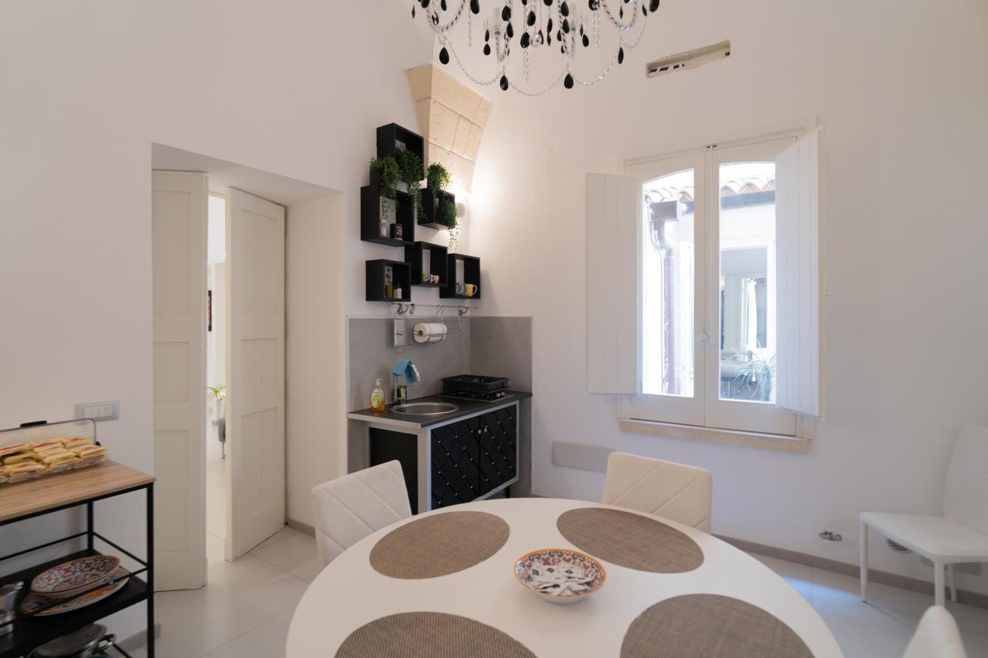 Dimora Barocca Luxury Suites Lecce Bagian luar foto