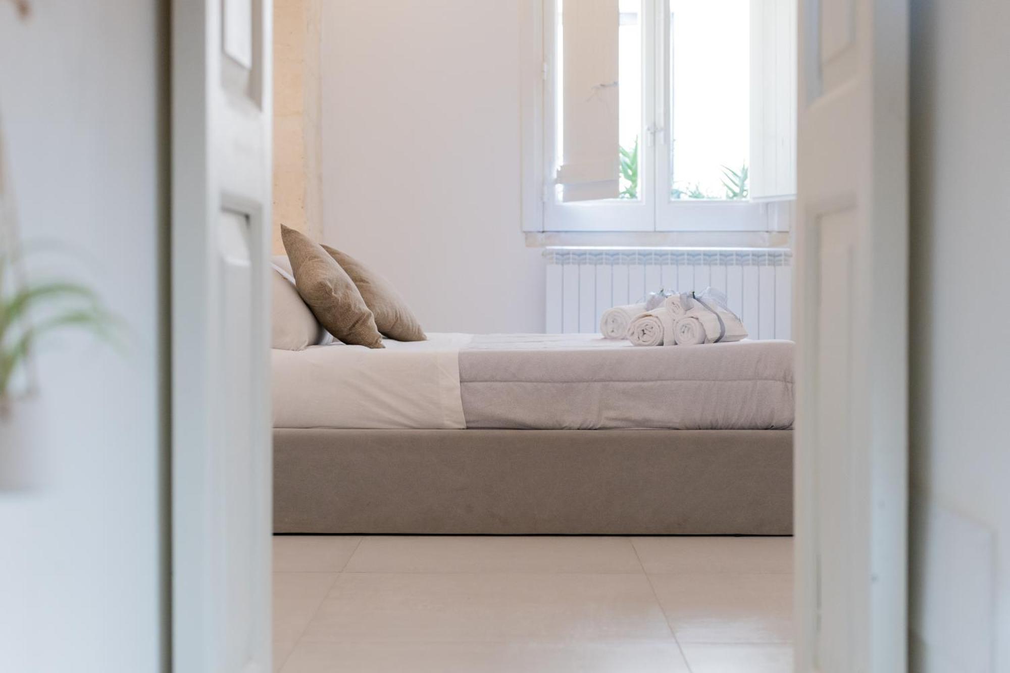 Dimora Barocca Luxury Suites Lecce Bagian luar foto