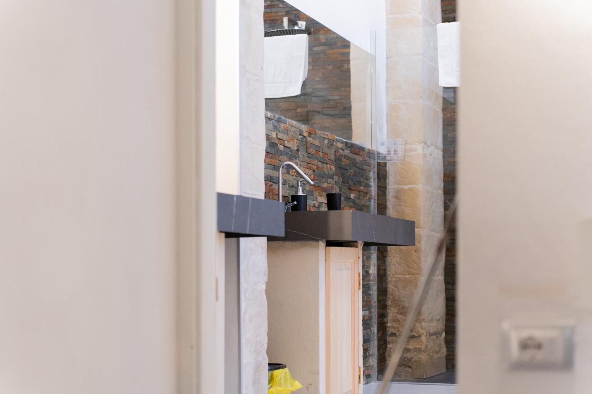 Dimora Barocca Luxury Suites Lecce Bagian luar foto